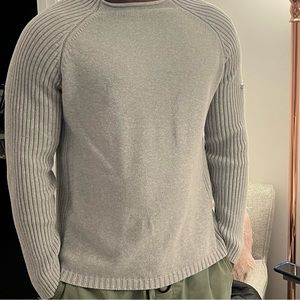 Men’s polo sweater in excellent condition.  Cool polo logo on left sleeve.